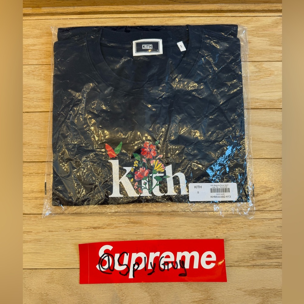 Kith Begonia Floral Serif Logo Tee Nocturnal Small